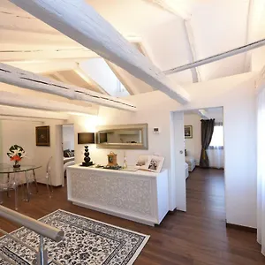 Sweet Frari Apartment